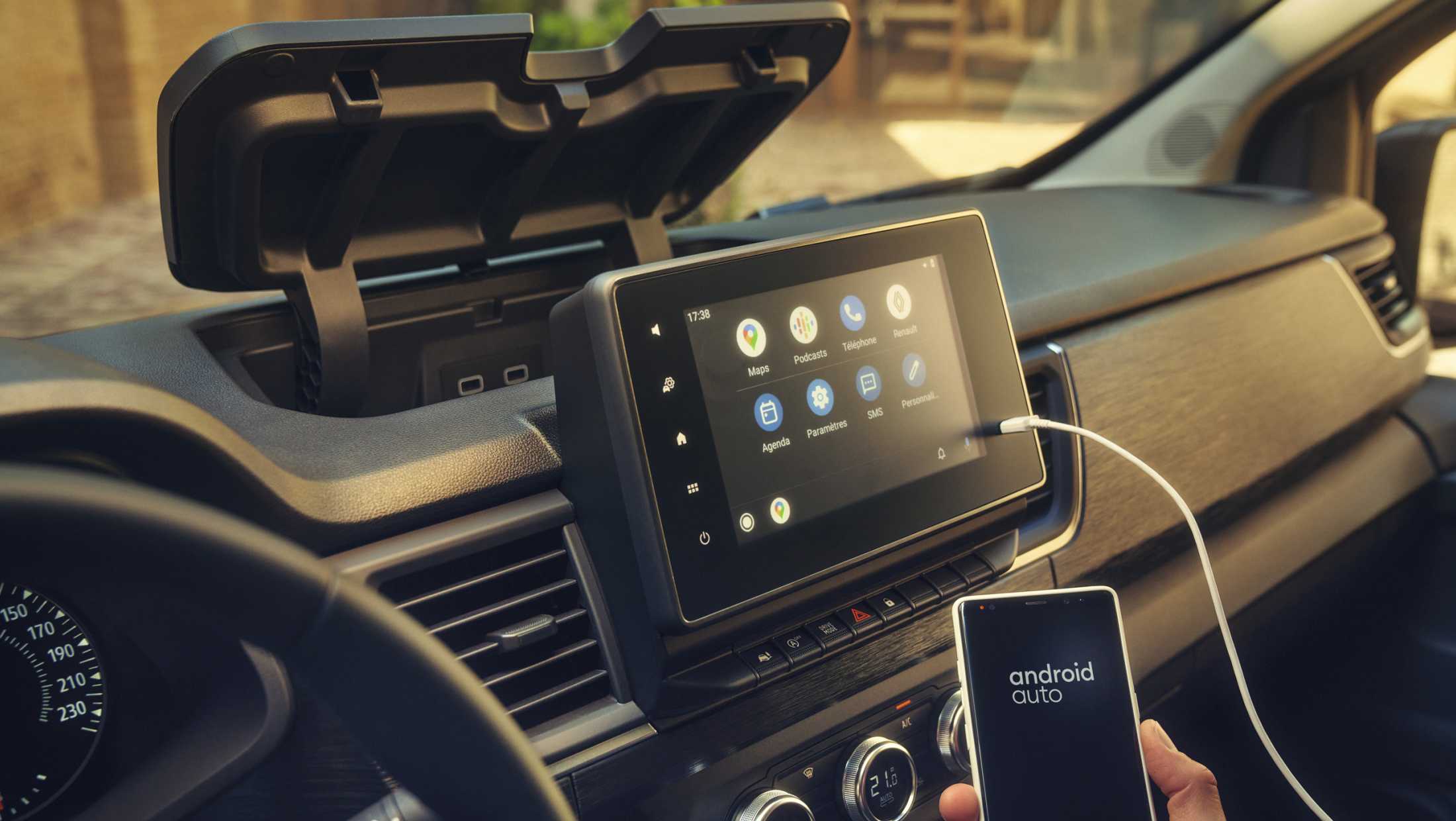 Nieuwe Renault Trafic - EASY LINK navigatiesysteem met 8" touchscreen en DAB+ radio