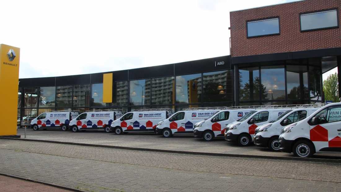 ABD Renault - nieuwe bedrijfswagens voor van der Geest schilderspecialisten